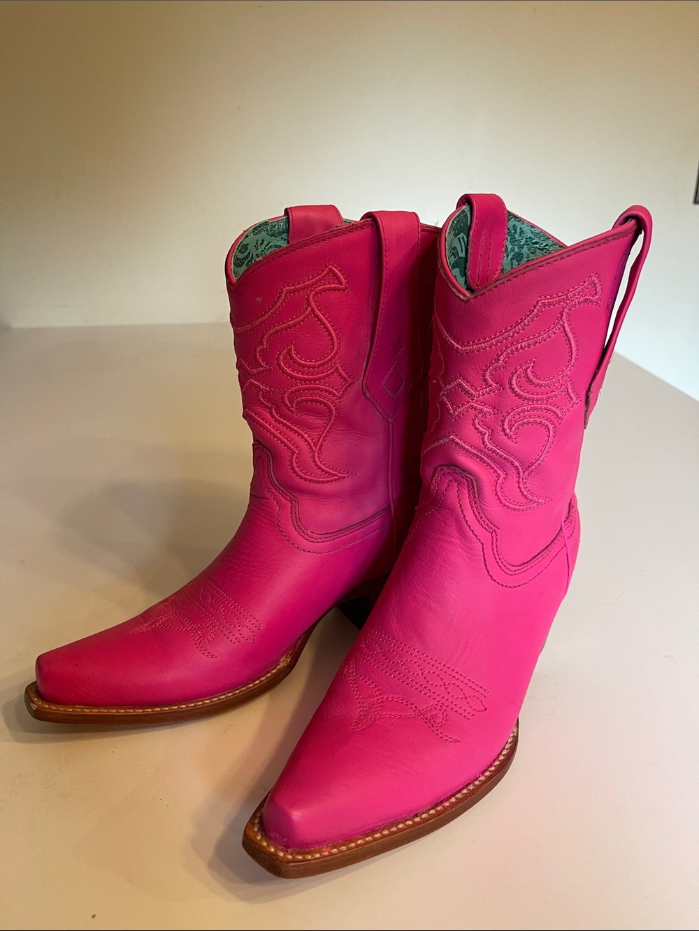 Corral Barbi Fushisa Pink Stitched Booties
Size 6.5